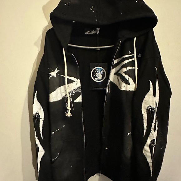 Men's Black and White Zip-Up Sweater - Picture 5 of 8